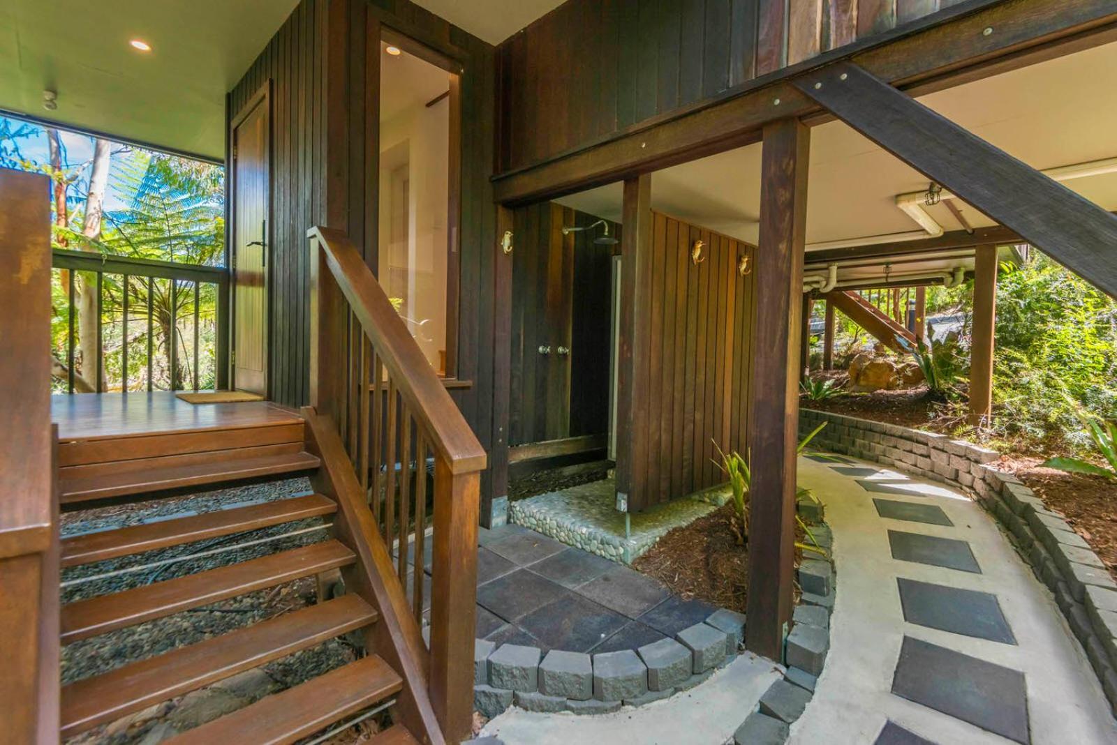 The Oasis Apartments And Treetop Houses Byron Bay Exterior photo