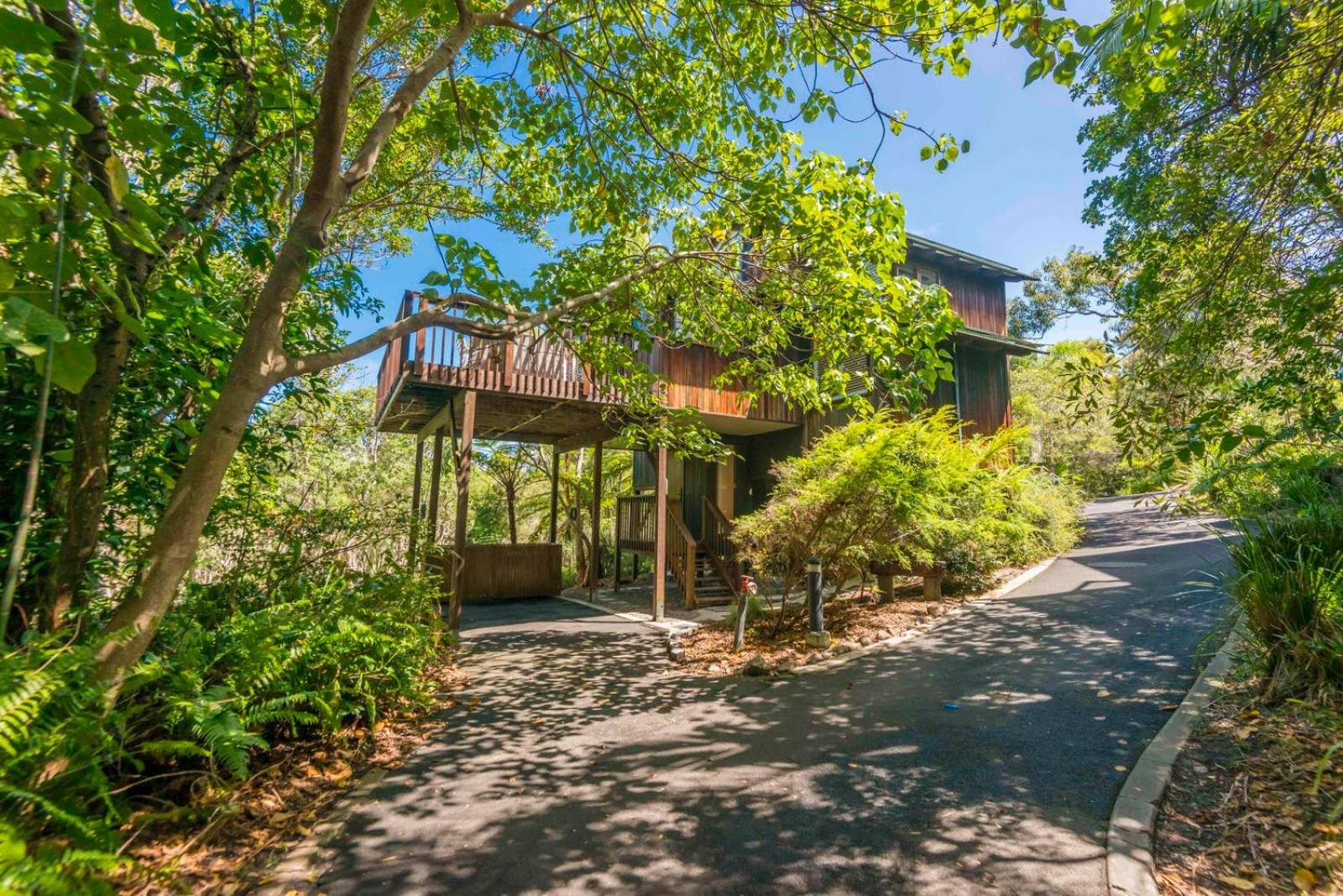 The Oasis Apartments And Treetop Houses Byron Bay Exterior photo