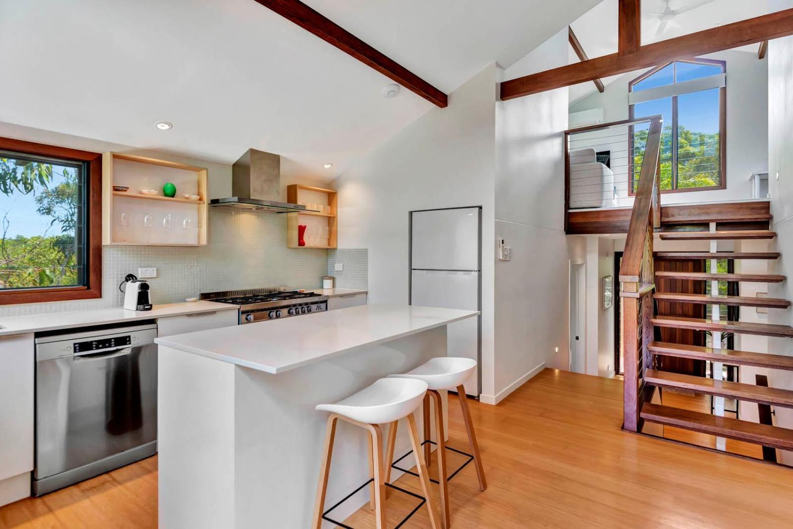The Oasis Apartments And Treetop Houses Byron Bay Exterior photo