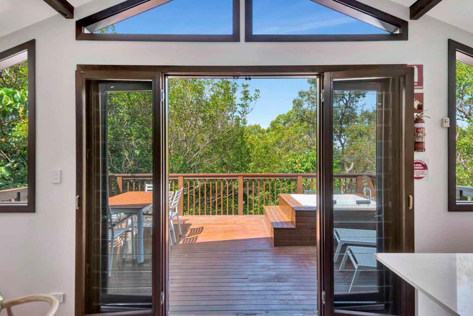 The Oasis Apartments And Treetop Houses Byron Bay Exterior photo