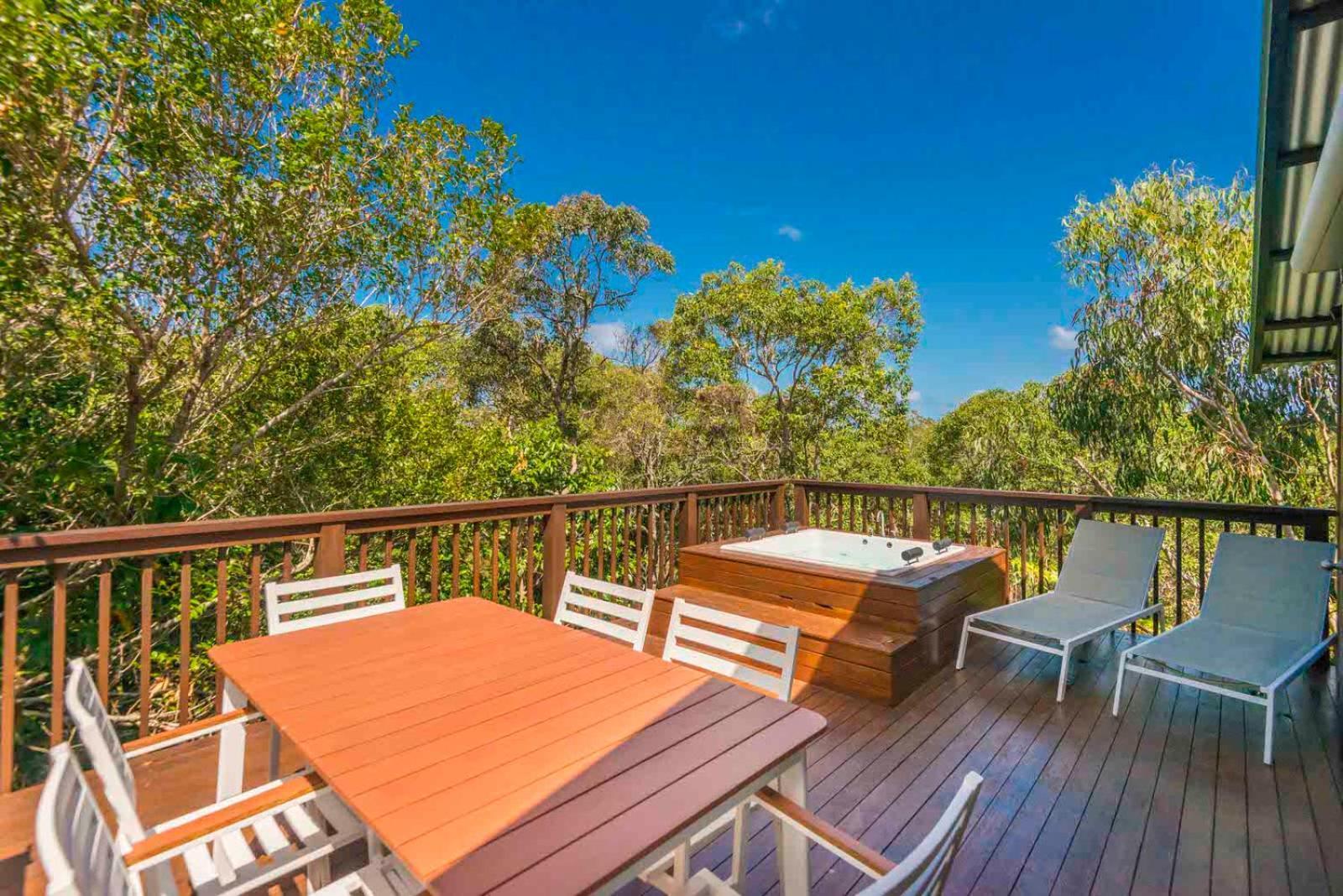 The Oasis Apartments And Treetop Houses Byron Bay Exterior photo